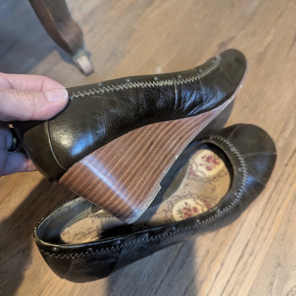 Seychelles olive green wedge 8